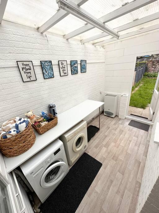 Stylish 3Br Cowes Cottage Close To The Waterfront מראה חיצוני תמונה