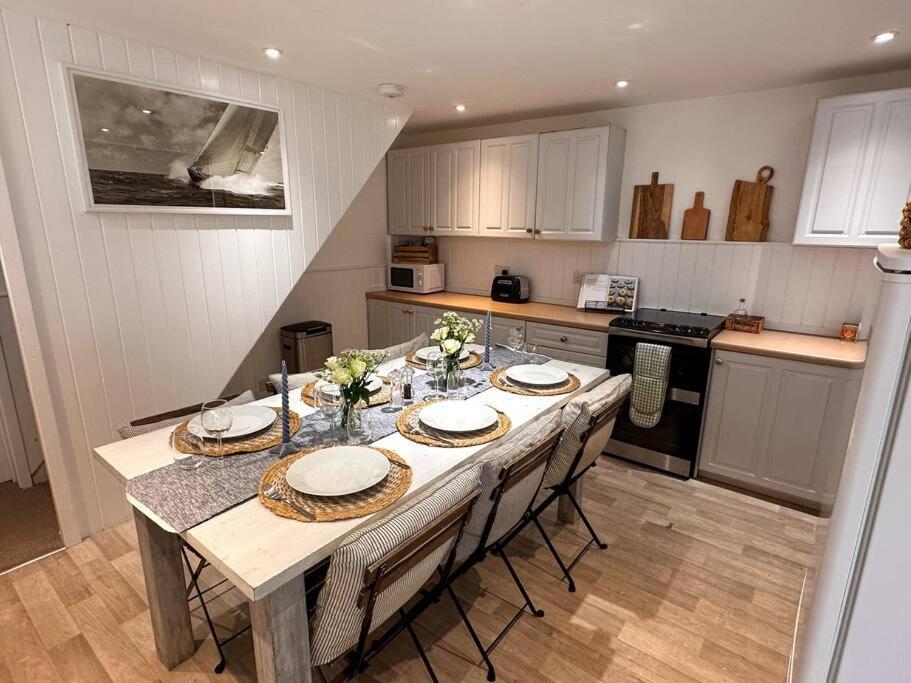Stylish 3Br Cowes Cottage Close To The Waterfront מראה חיצוני תמונה